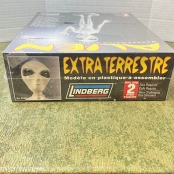 Lindberg Alien Unassembled Plastic Model Kit Skill Level 2 New in Box - Picture 3 of 6